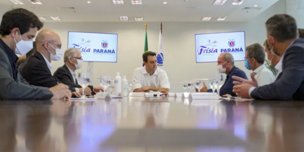 O anúncio da expansão foi feito nesta segunda-feira (20), no Palácio Iguaçu, pelo governador Carlos Massa Ratinho Junior e pelos presidentes das cooperativas, Renato Greidanus (Frísia), Erik Bosch (Capal) e Willem Bouwman (Castrolanda)