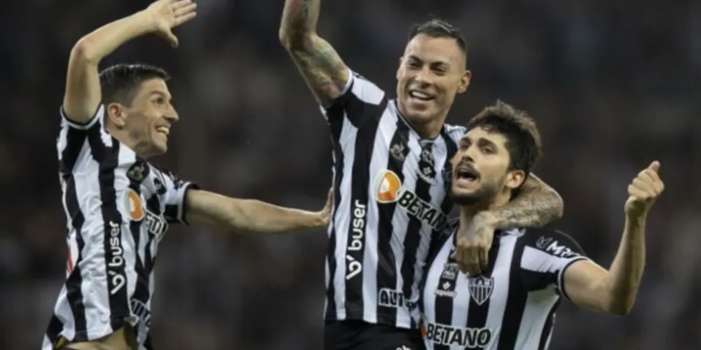 Com gols de Hulk, Keno e Eduardo Vargas (duas vezes), a equipe mineira venceu por 4 a 0 o time do Paraná