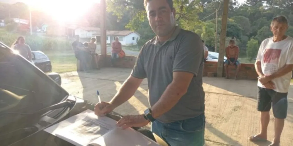  Na ocasião, Marcelo Leite assinou o compromisso da instalação de uma nova rede de água potável para a comunidade