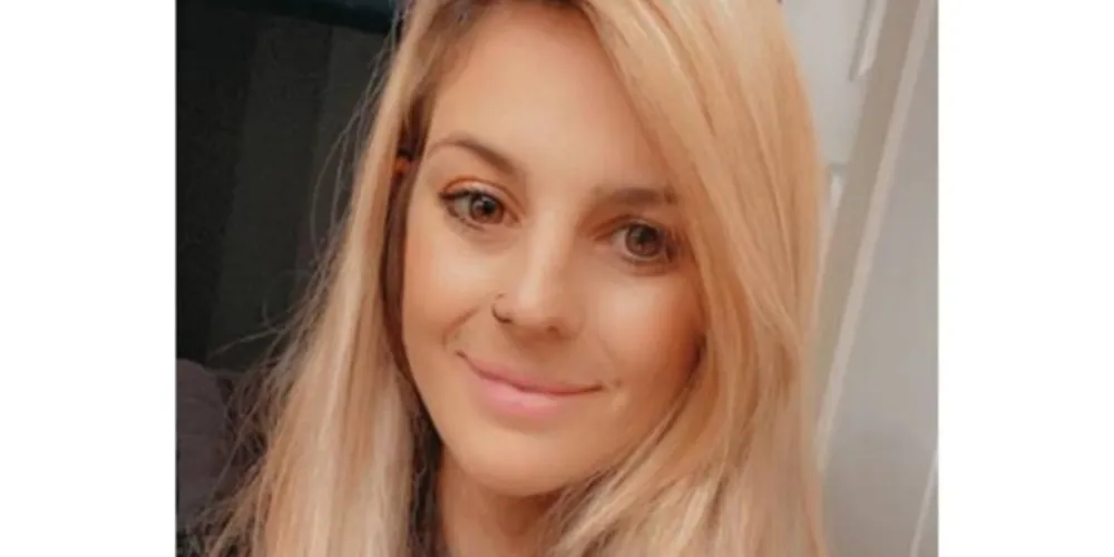 Hailey notou que a criança tinha uma marca de nascença no pescoço idêntica ao do marido