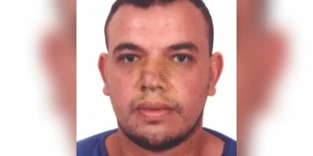 Luiz Fernando Marins Carvalho, de 32 anos, foi morto com golpes de faca e disparos de arma de fogo.