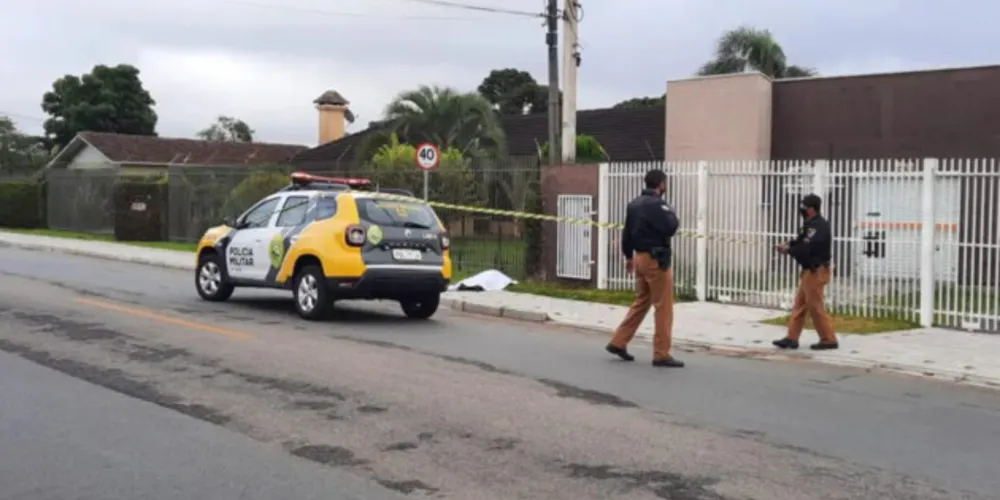 O homem de 60 anos foi encontrado morto na rua Dr. Leão Mocelin, no bairro Santa Felicidade, em Curitiba.
