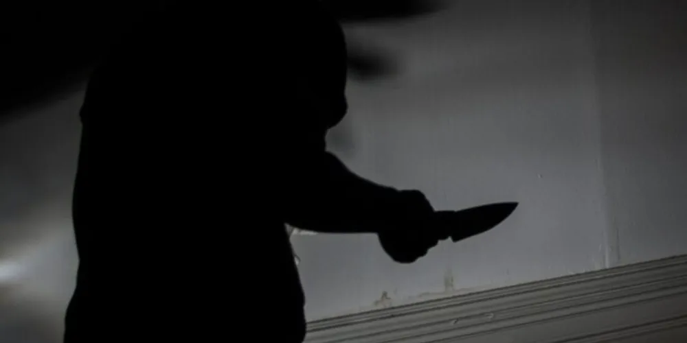 O suspeito relatou que a vítima havia falado algo que ele não gostou, por isso desferiu uma facada contra o amigo.