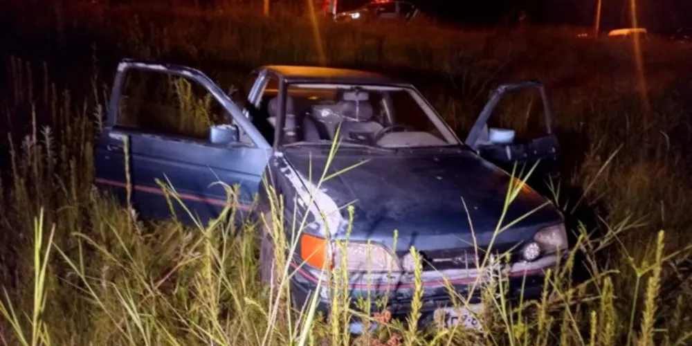 O homem dirigia um Ford Scort quando foi atingido pelos tiros