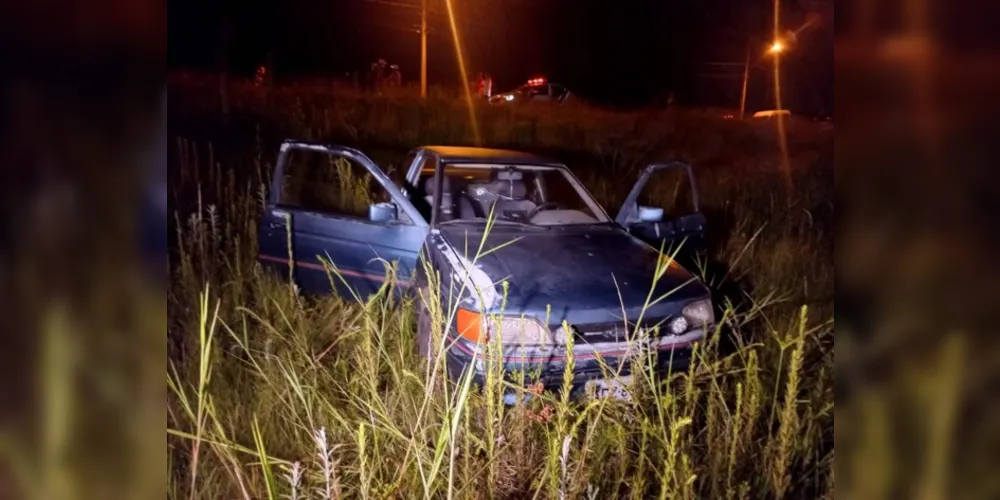 O homem dirigia um Ford Scort quando foi atingido pelos tiros