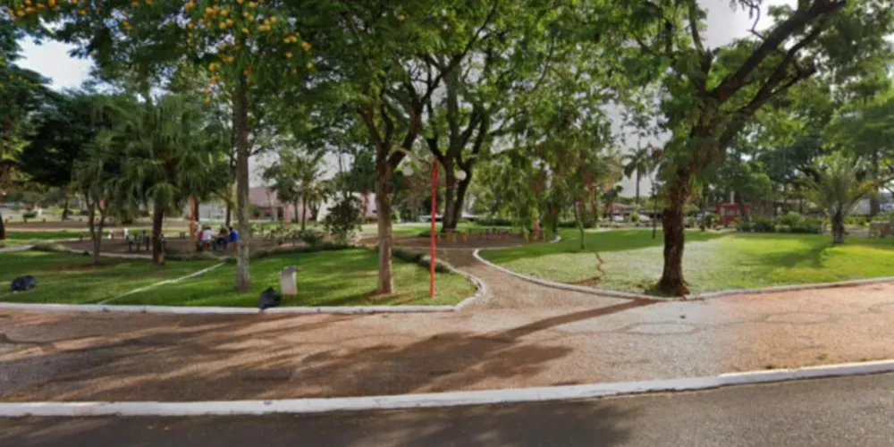 A Polícia Civil informou que a vítima estava em uma praça da cidade, ao lado da mãe, quando o crime aconteceu.