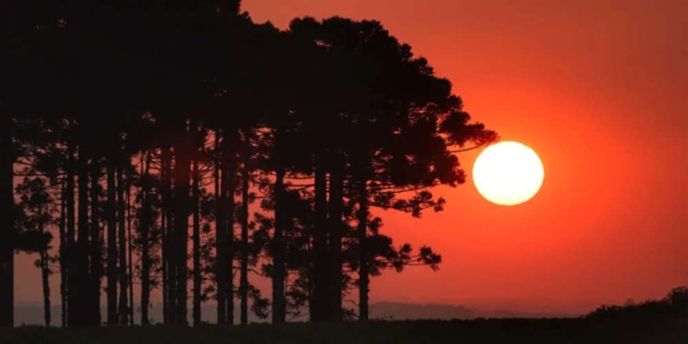 O calor se mantém e segue até quinta-feira (27), quando a atuação de uma frente fria é esperada no Estado