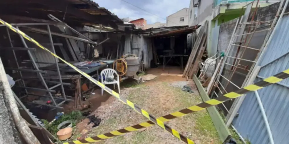 Os vizinhos suspeitam que o incêndio tenha começado depois da vítima acender um fogareiro com álcool.