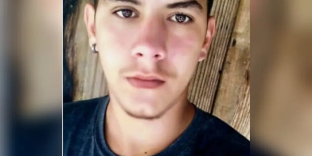 Segundo informações da imprensa local, o rapaz estaria com uma das clavículas fraturadas.