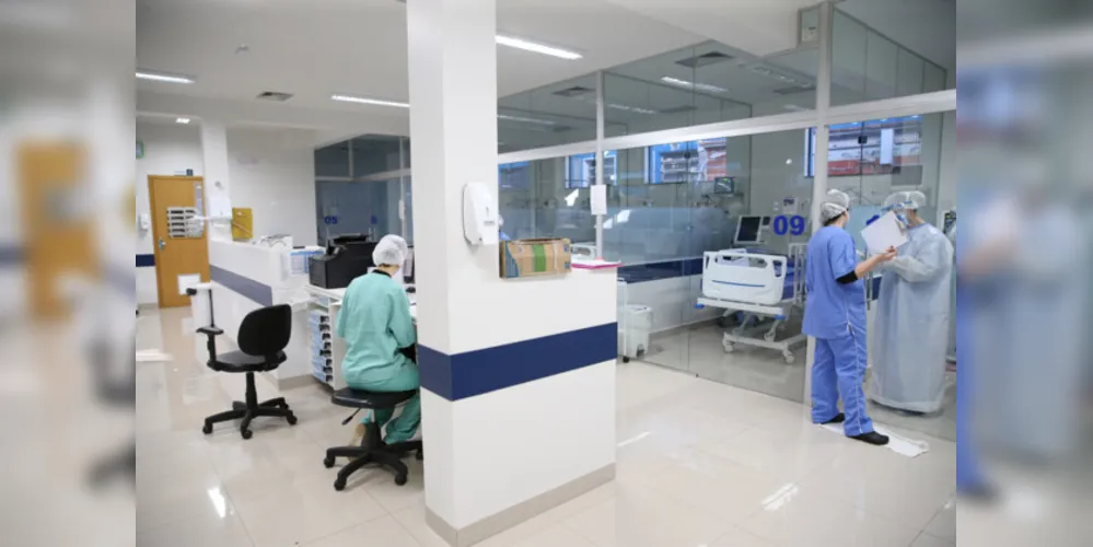 Entre quinta-feira (27) e sexta-feira (28), mais 162 leitos exclusivos para tratamento da Covid-19 e H3N2 foram reativados nos hospitais do Estado