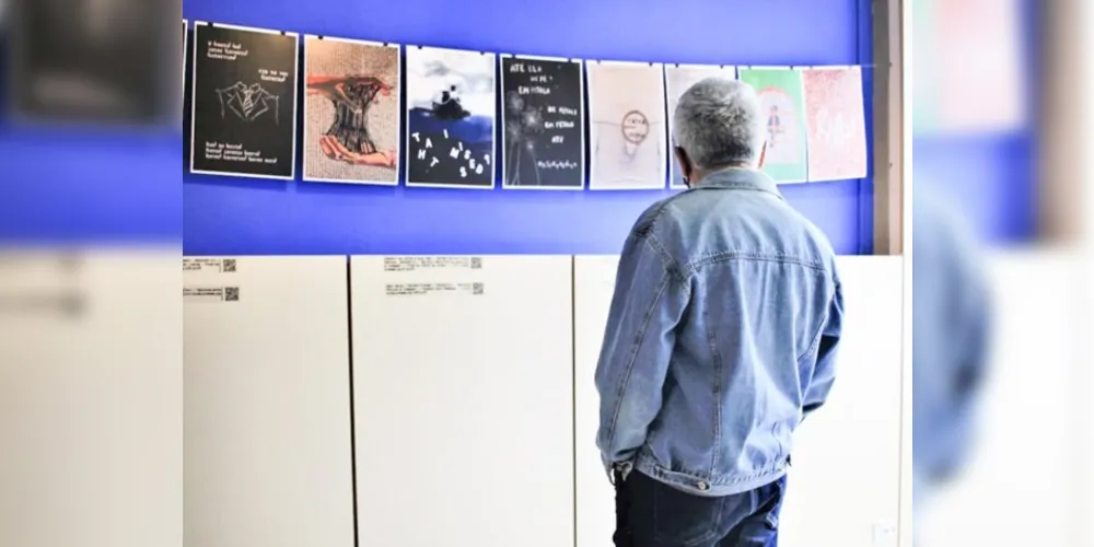 Múltiplo Leminski segue em cartaz no Museu Campos Gerais até 22 de janeiro