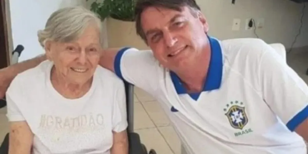 Olinda Bolsonaro, mãe do presidente Jair Bolsonaro, morreu na madrugada desta sexta-feira (21), aos 94 anos.