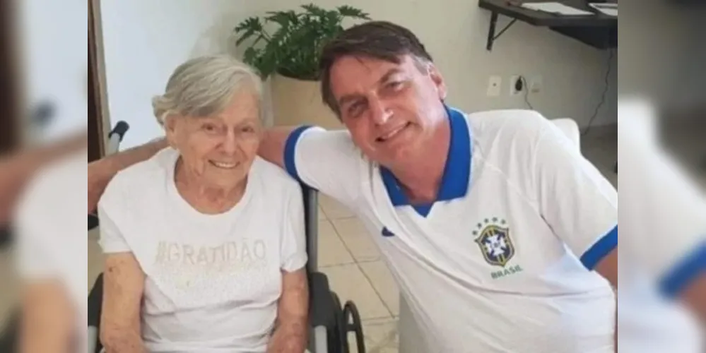 Olinda Bolsonaro, mãe do presidente Jair Bolsonaro, morreu na madrugada desta sexta-feira (21), aos 94 anos.