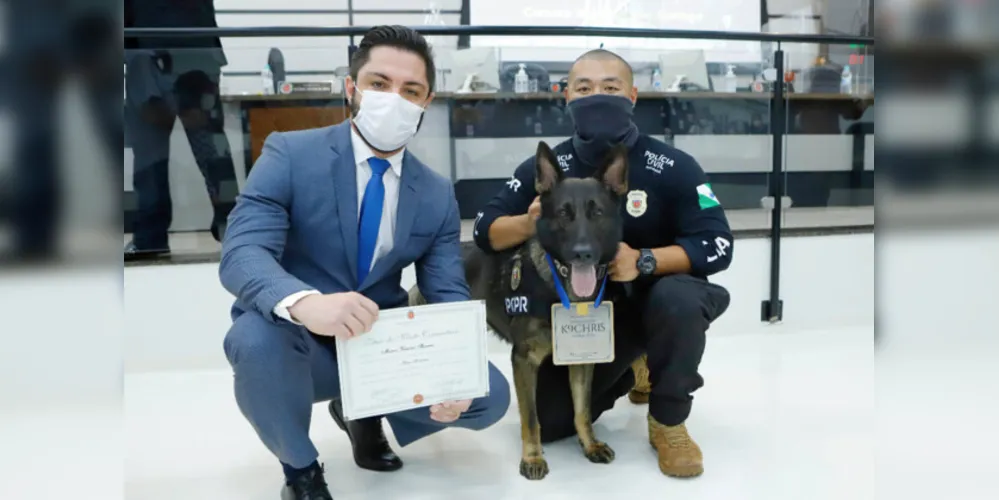  É a primeira vez que um dos cachorros da instituição é homenageado individualmente.