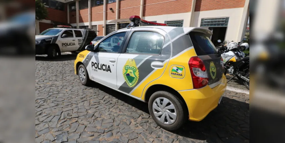 A ocorrência foi registrada por equipes da Polícia Militar, na rua Décio Vergani, região de Uvaranas, em Ponta Grossa.