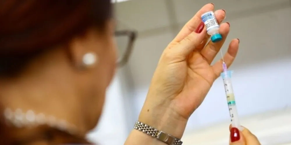 Vacinação no sábado (15) terá aplicação também na modalidade drive-thru, no Centro de Eventos, com 3.500 doses de Pfizer.