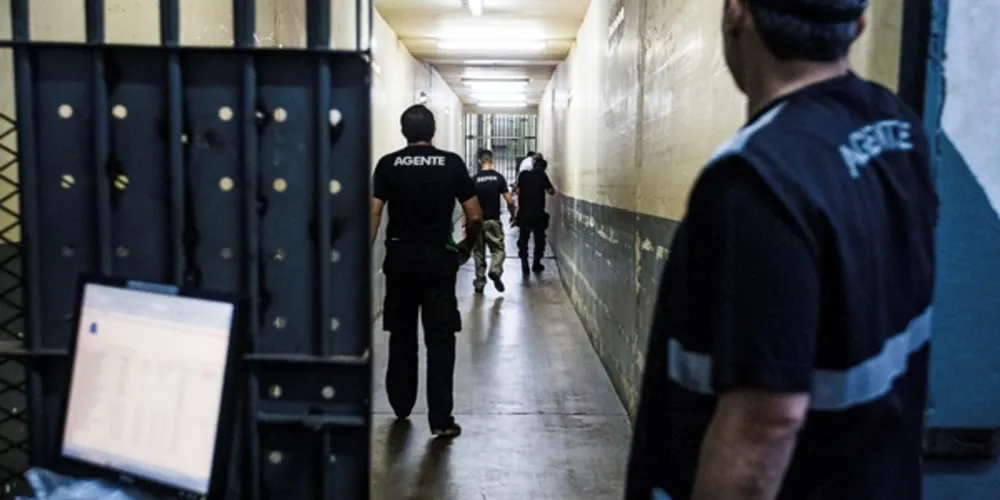 Sindicato dos Policiais Penais pede mais rigidez no combate à pandemia nos presídios do Paraná.