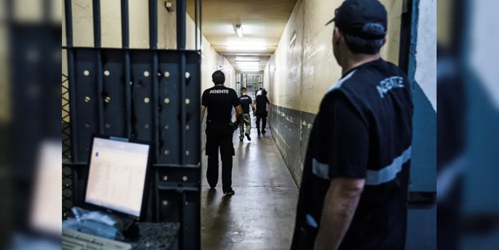 Sindicato dos Policiais Penais pede mais rigidez no combate à pandemia nos presídios do Paraná.