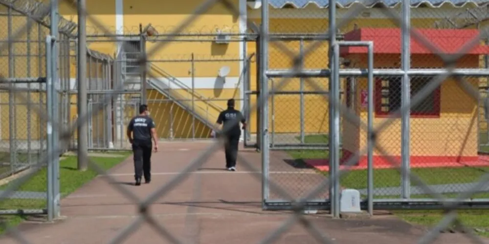 Em Ponta Grossa, dos 63 presos custodiados na unidade da Lapa, três não retornaram após a 'saída de fim de ano'.