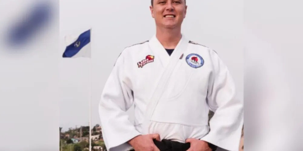 Carlos Silva é diretor técnico e professor responsável pela Associação Judô Carlos Silva (A.J.C.S).