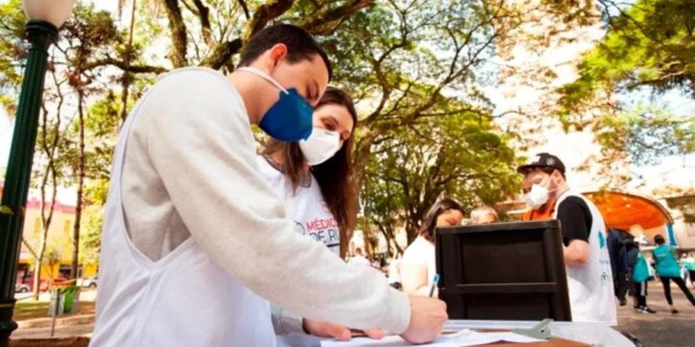 Projeto Médicos de Rua leva atendimentos sociais e de saúde a pessoas em situação de rua