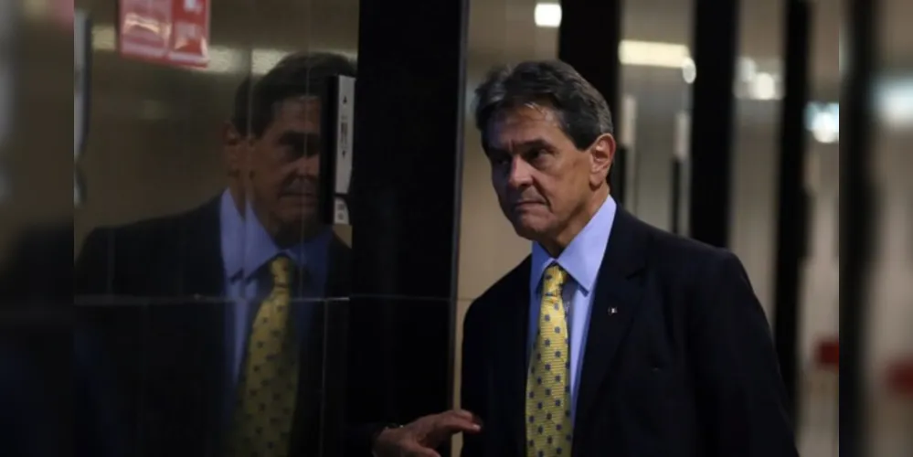 Roberto Jefferson deixa a prisão com tornozeleira eletrônica
