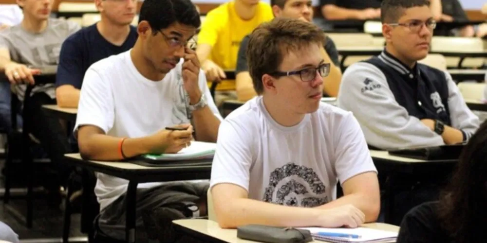 Projeto que beneficia diretamente os estudantes matriculados em cursos de ensino superior já foi aprovado pela Câmara Municipal