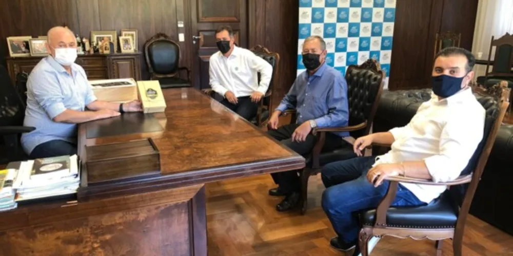 Prefeito Nelson Pezinho esteve reunido com o deputado estadual Ademar Traiano