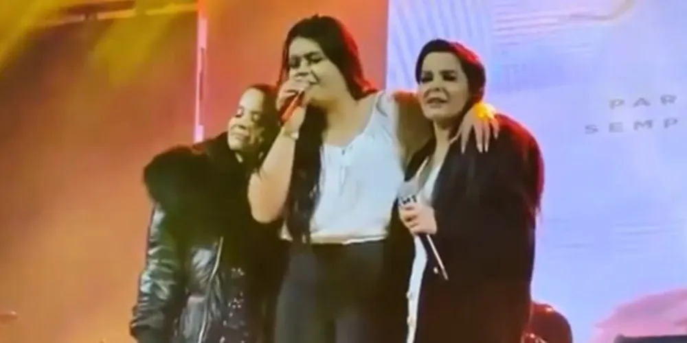 A dona da voz se chama Stefani Pizo. Fã incondicional de Marília Mendonça, ela é moradora de Arapongas e tem 17 anos