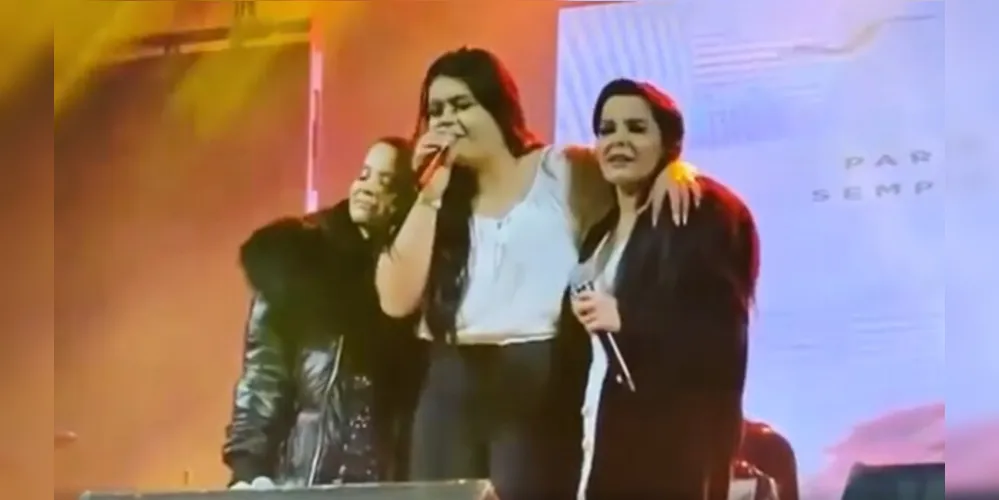 A dona da voz se chama Stefani Pizo. Fã incondicional de Marília Mendonça, ela é moradora de Arapongas e tem 17 anos