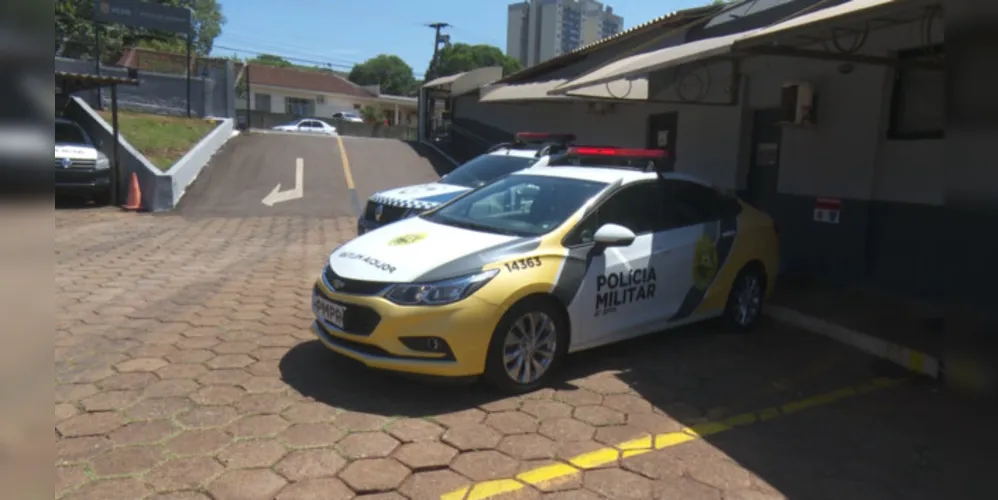 O crime foi registrado na noite de terça-feira (28), no Centro de Santa Tereza do Oeste; o avô 'de consideração' negou as acusações.