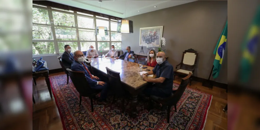 Federação Paranaense de Futebol apresentou proposta de parceria ao presidente e primeiro secretário da Assembleia