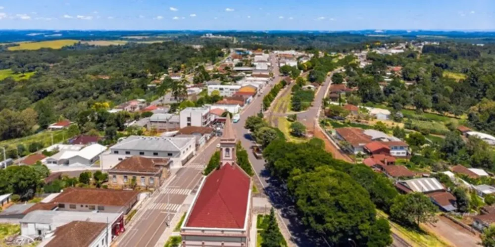 Rompimento de cabos de energia elétrica causa problemas. Normalização deve ocorrer ainda nesta quarta-feira (19)