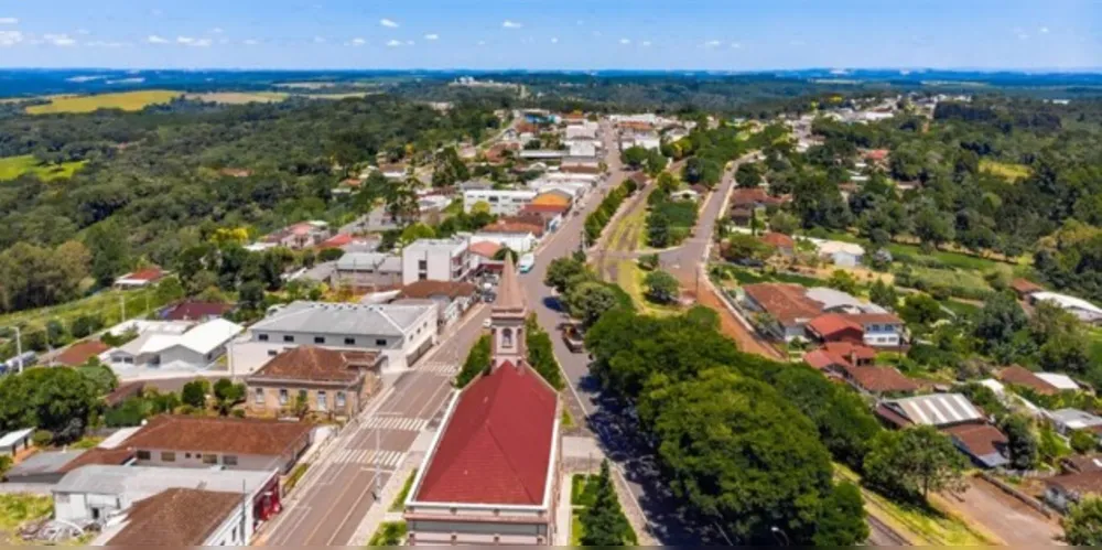 Rompimento de cabos de energia elétrica causa problemas. Normalização deve ocorrer ainda nesta quarta-feira (19)