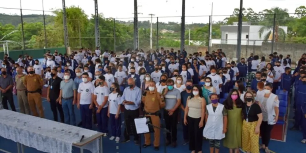 Novos uniformes beneficiam estudantes de colégios cívico-militares
