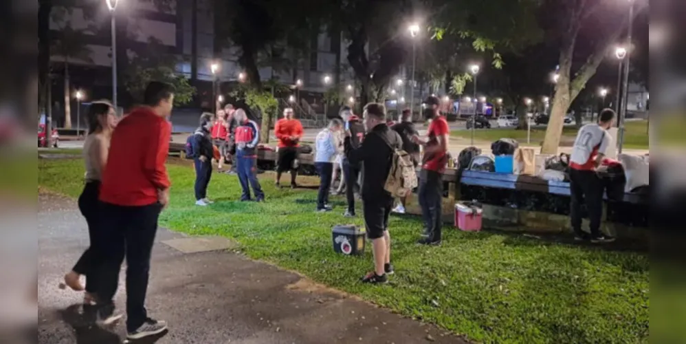 Cada pessoa havia pagado R$ 600 por um lugar no transporte, mas o organizador da excursão "desapareceu" com o dinheiro.