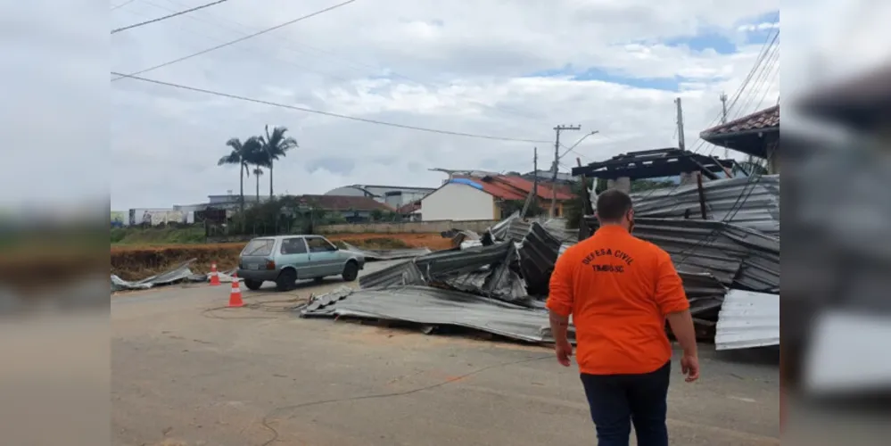 Segundo a prefeitura, não houve registro de pessoas feridas ou desabrigadas após a tempestade.