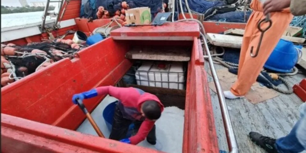 Por meio da simulação de operações de pesca, os criminosos tentavam movimentar toneladas de cargas de cocaína para alto mar.