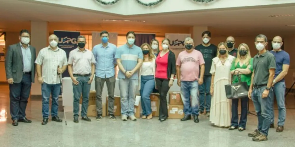  A solenidade de entrega de equipamentos para departamentos e setores de graduação e pós-graduação aconteceu na manhã desta quarta-feira (15)