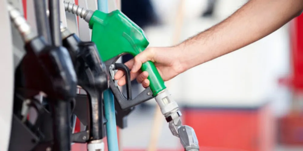 Lei criada pela Assembleia Legislativa preserva o funcionamento do carro, além da saúde dos frentistas e do meio ambiente.
