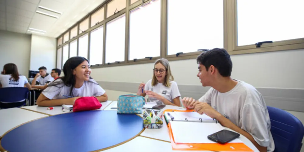 A prova será aplicada presencialmente no dia 21 de janeiro. Os alunos aprovados também receberão formação técnica profissional, por meio de cursos técnicos do Senai Paraná