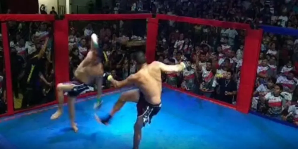  A luta contou com uma plateia animada, que vibrava pelo lutador favorito.