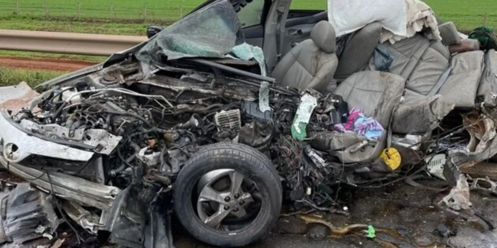 Condutor de um Toyota Corolla foi arremessado do veículo e morreu no local