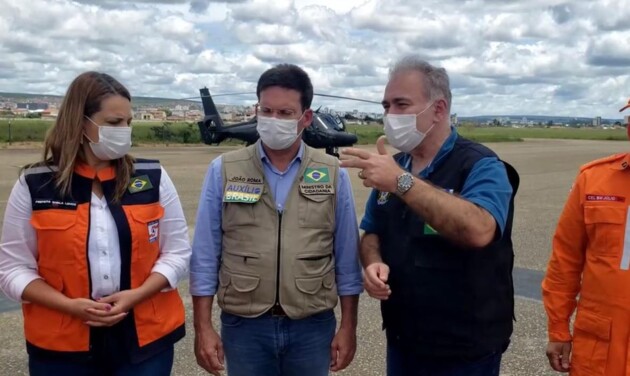 Mais à direita, o ministro do Ministério da Saúde Marcelo Queiroga.