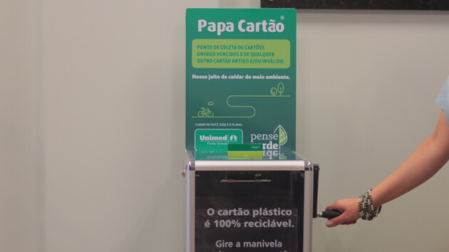 O dispositivo conhecido como Papa Cartão promove um sistema de coleta seguro para descartar e triturar todos os tipos de cartões.