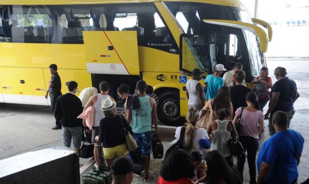 O presidente Jair Bolsonaro sancionou a lei que altera regras sobre o transporte de ônibus interestadual e internacional de passageiros.