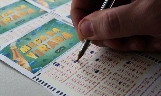Com um prêmio estimado em R$ 350 milhões, o apostador tem até as 17h desta sexta-feira (31) para fazer o seu jogo nas casas lotéricas.