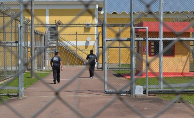 Em Ponta Grossa, dos 63 presos custodiados na unidade da Lapa, três não retornaram após a 'saída de fim de ano'.