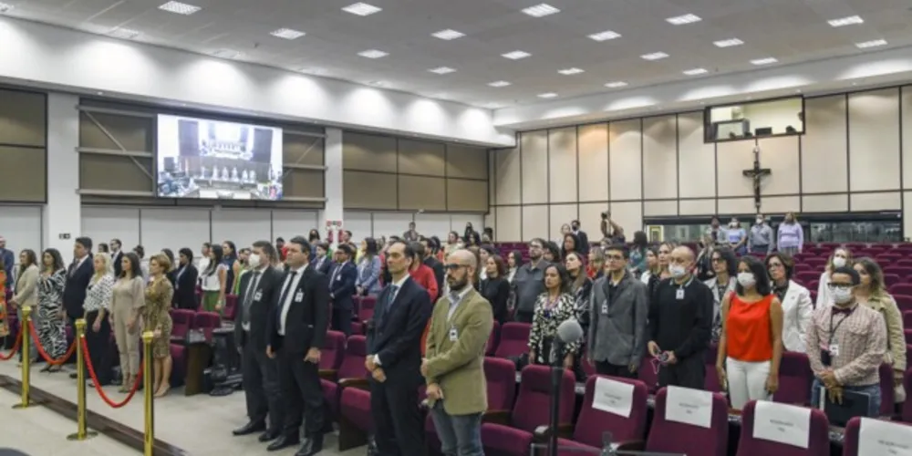 Documento apresenta o passo a passo para a implantação, em âmbito institucional, de projetos que visem garantir a escuta, acolhida e suporte às vítimas de crimes