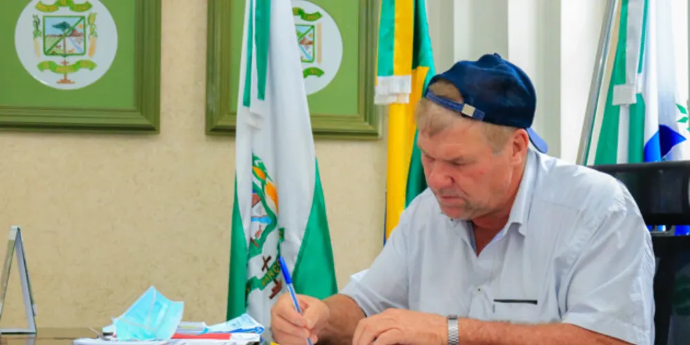 Aumento será maior do que a inflação acumulada de 2021, que segundo o IBGE foi de 10,6%; prefeito Artur Butina garante valorização do funcionalismo público
